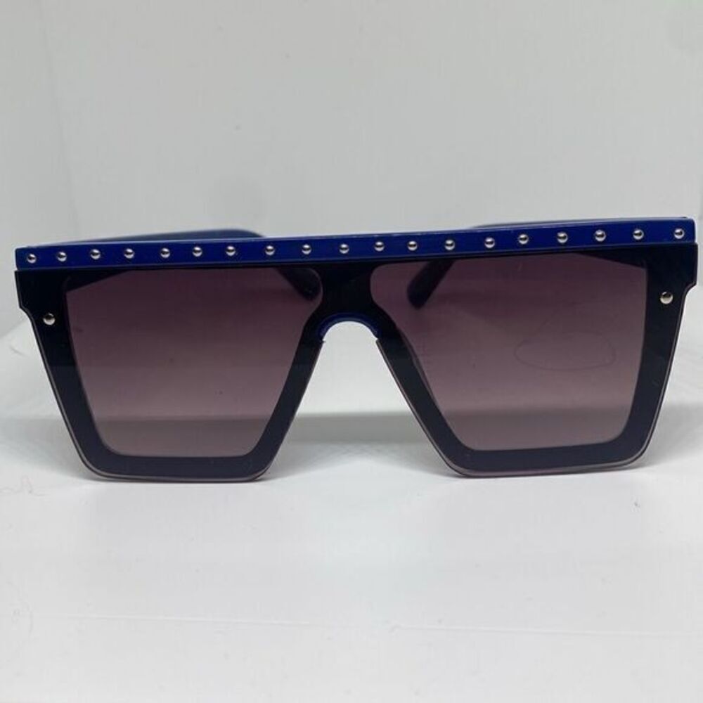 Woman's sunglasses